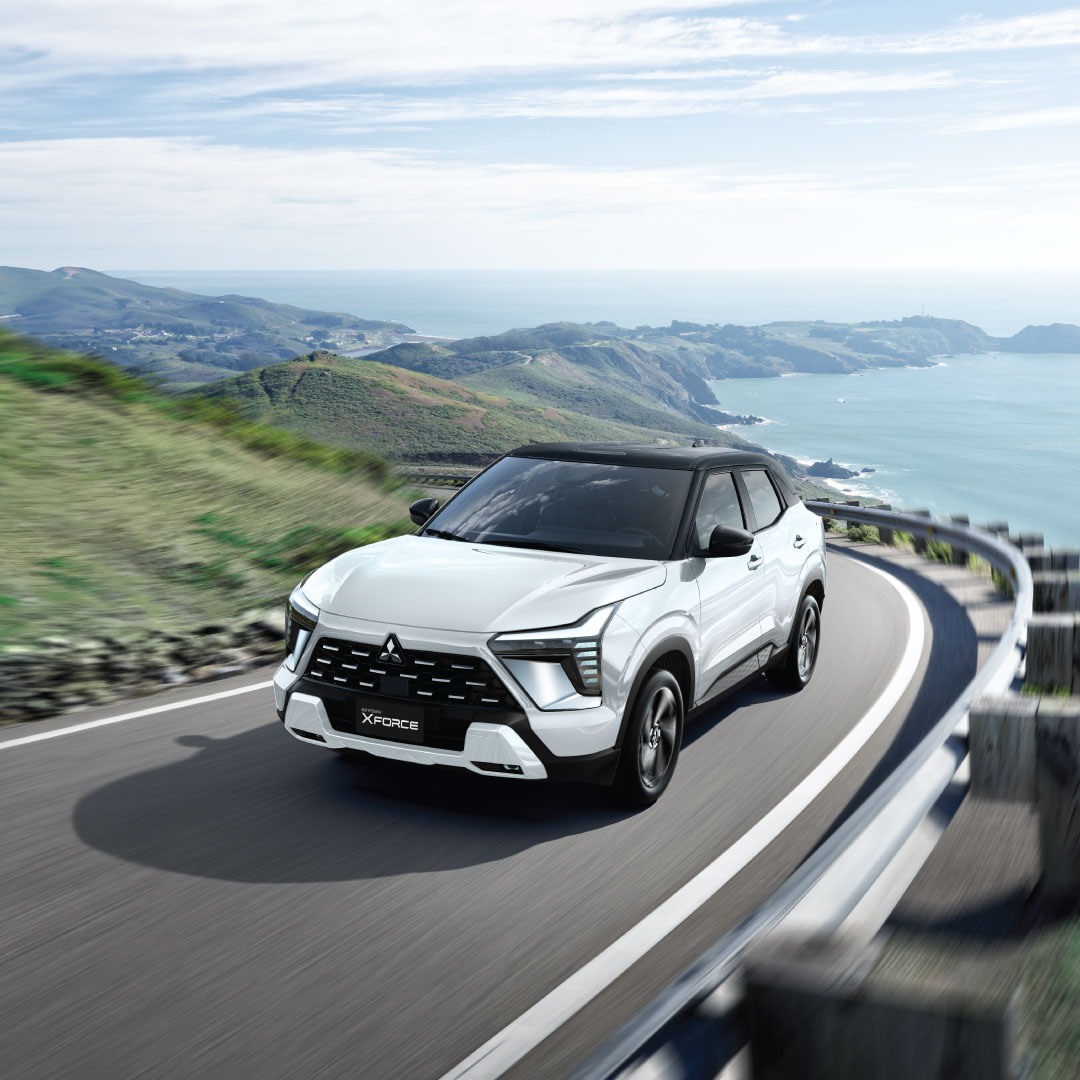 Mitsubishi New Xforce hai tông màu trên cung đường ven biển