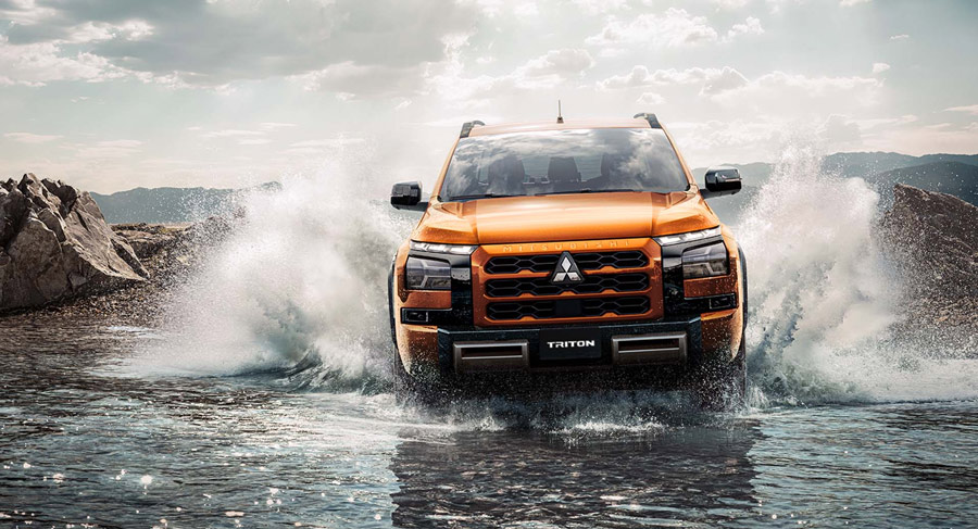 Mitsubishi Triton lội nước thể hiện khả năng off-road