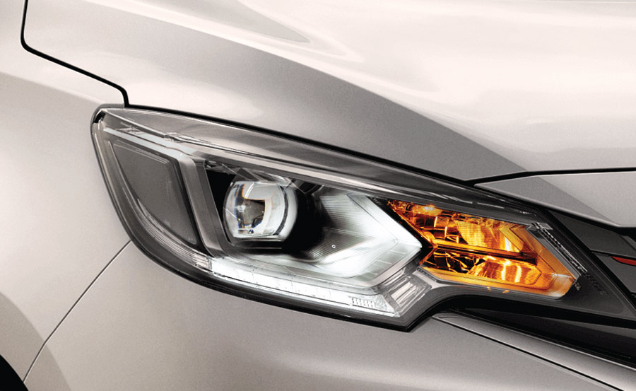 Cụm đèn pha Bi-LED phía trước trên Mitsubishi Attrage CVT Premium