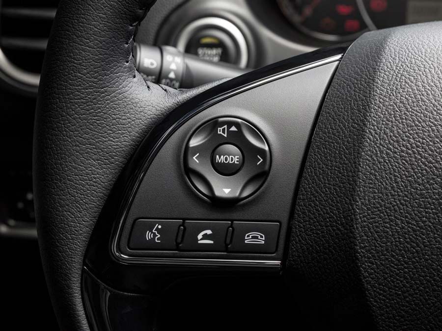 Cụm nút điều khiển trên vô lăng Mitsubishi Attrage