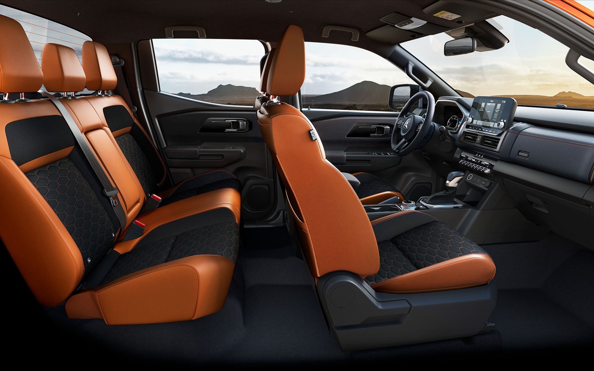 Không gian 5 chỗ ngồi rộng rãi trên Mitsubishi Triton