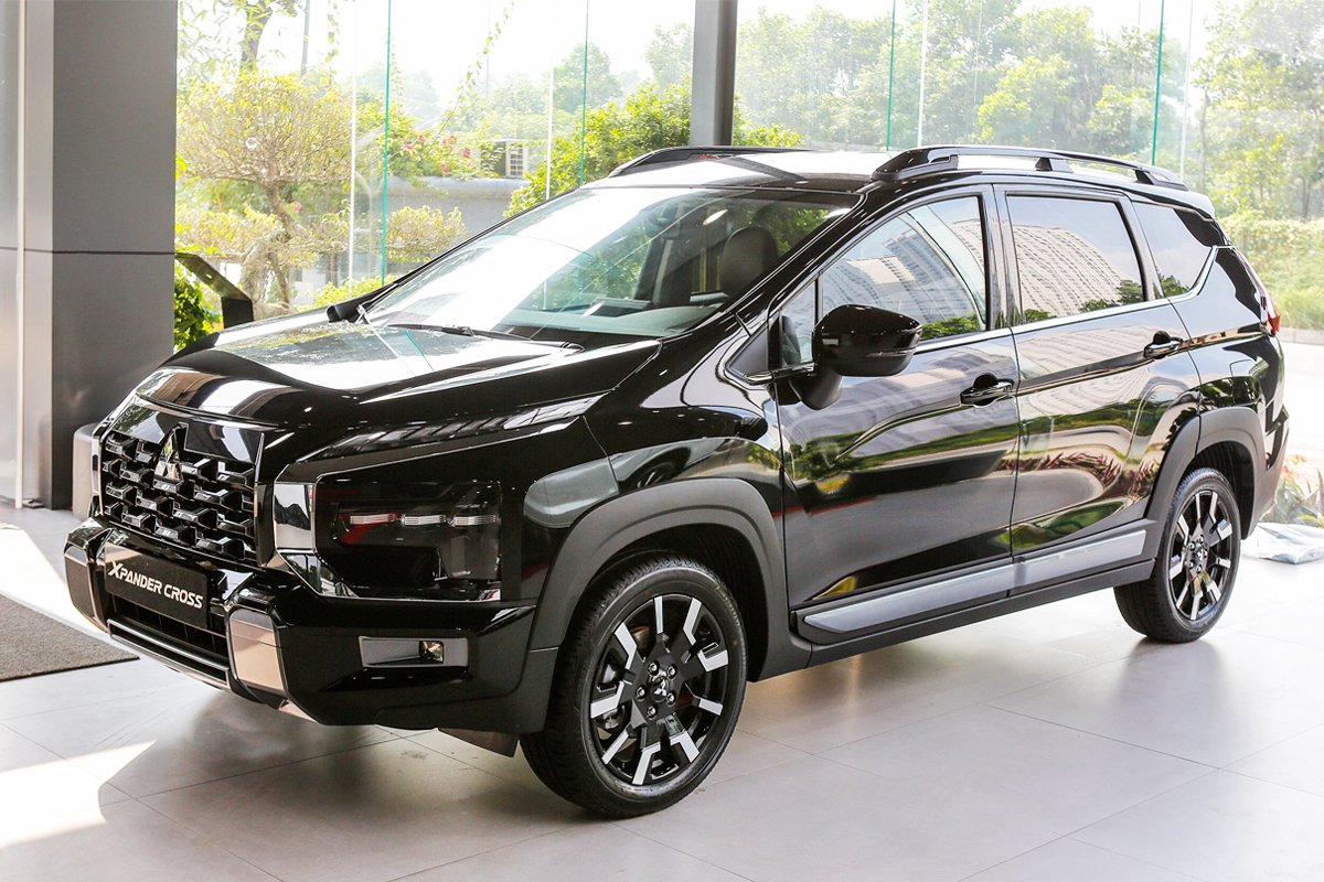 Đầu xe Mitsubishi Xpander Cross màu đen