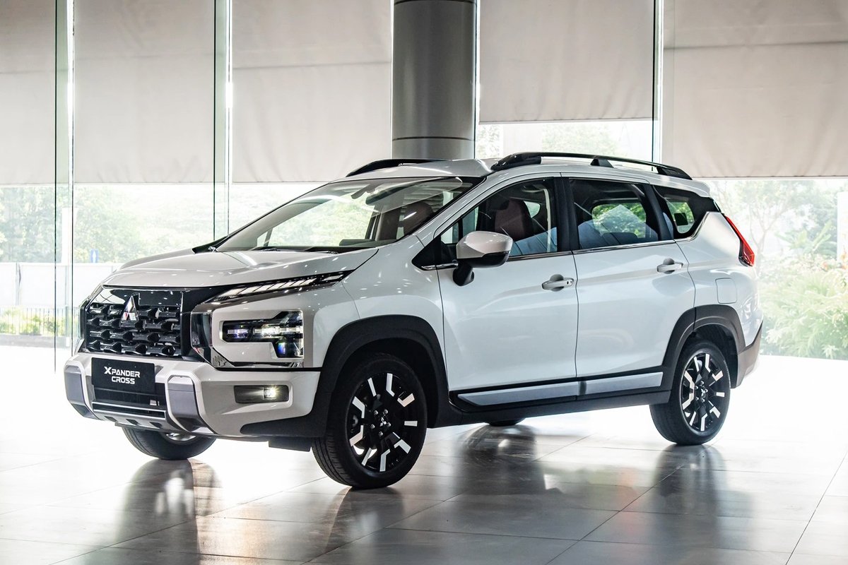 Đầu xe Mitsubishi Xpander Cross màu trắng