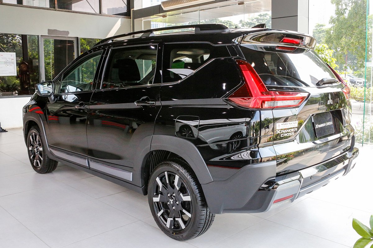Đuôi xe Mitsubishi Xpander Cross màu đen