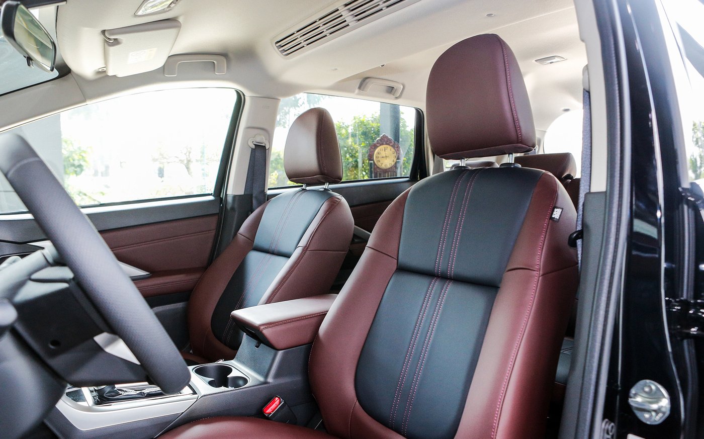 Ghế trước bọc da Mitsubishi Xpander Cross